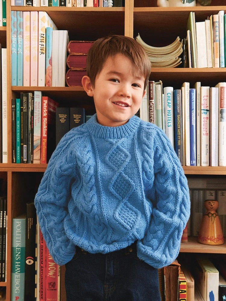 Nilo Sweater Kids | zeitloses Zopfmuster aus Double Sunday von Sandnes Garn