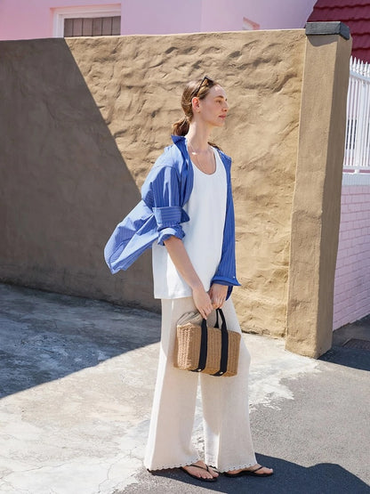 Roselyn Pants | Pantalon basique avec un fin motif ondulé, tricoté en Tynn Line de Sandnes Garn
