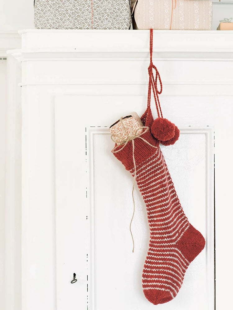 Chaussette de Noël rayée | merveilleusement festive en Fritidsgarn de Sandnes Garn