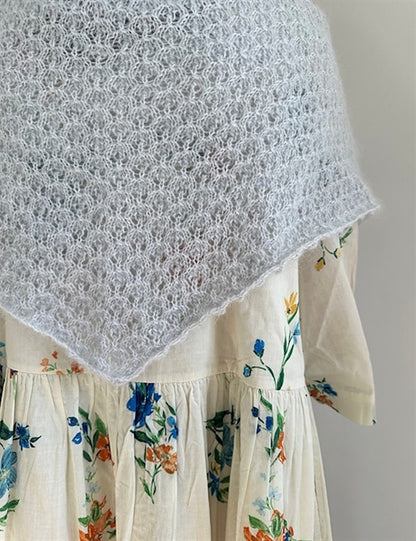 Bellis Scarf | zartes Blütenmuster aus Alpakka Folgetrad und Tynn Silk Mohair von Sandnes Garn