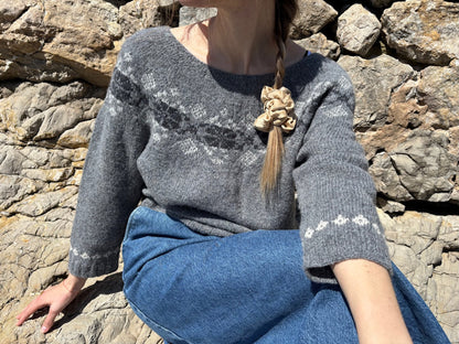 Sweater No. 74 | klassisk delikat mønster i Le Petit Lambswool fra Biches & Buches