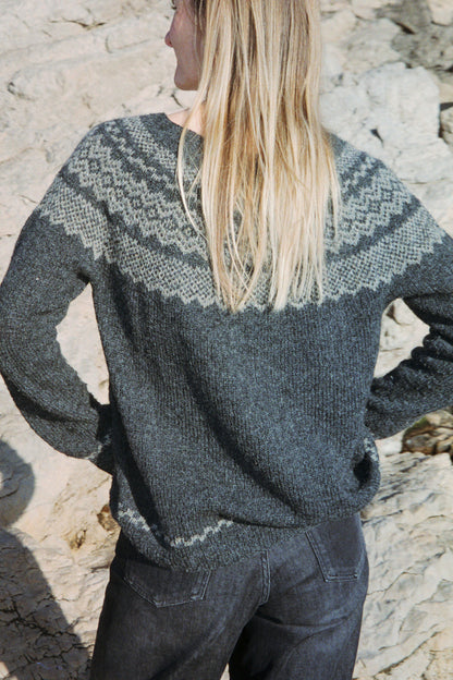 Afterparty Sweater | sart norsk sweater i Le Petit Lambswool fra Biches & Bûches