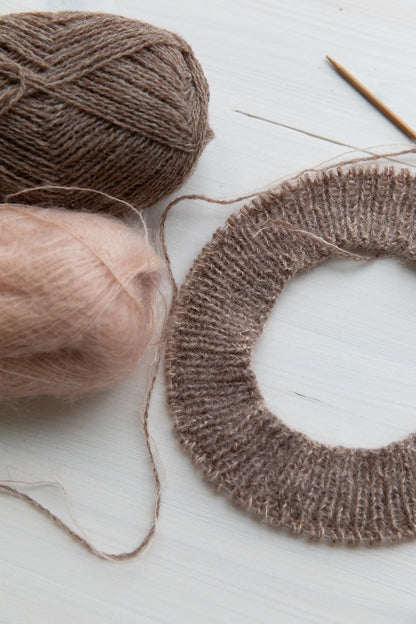 London Beanie | Enkel hue i Le Petit Lambswool og Le Petit Silk & Mohair fra Biches & Bûches