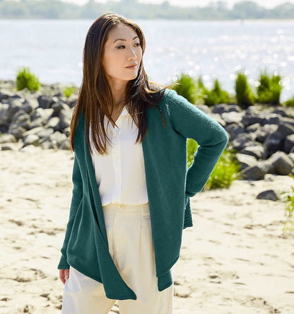 Kanshoku Cardigan | lässig offen getragen aus Cheeky Merino Joy von Rosy Green Wool