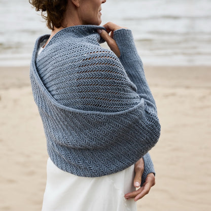 Crossway Wrap | Ärmsjal i Cheeky Merino Joy från Rosy Green Wool