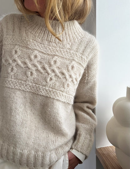 Edith Sweater | avslappnat, tidlöst flätmönster i Le Petit Lambswool och Le Petit Silk & Mohair från Biches & Bûches