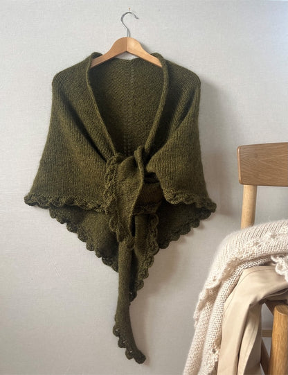 Ellie Shawl | large triangular shawl made from Alpakka Folgetrad and Tynn Silk Mohair by Sandnes Garn