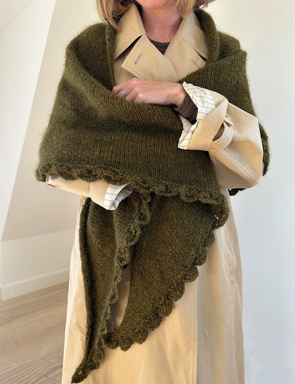 Ellie Shawl | large triangular shawl made from Alpakka Folgetrad and Tynn Silk Mohair by Sandnes Garn