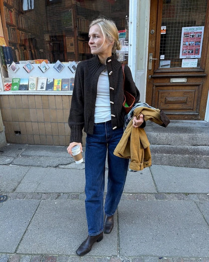 Hannah Jacket | Basic Jacke aus Atlas von Sandnes Garn