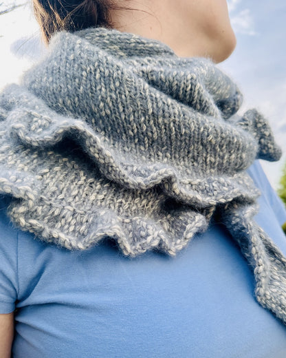 Ruffle Shawl | leicht mit lässiger Rüschenkante aus Le Coton & Alpaca von Biches & Bûches
