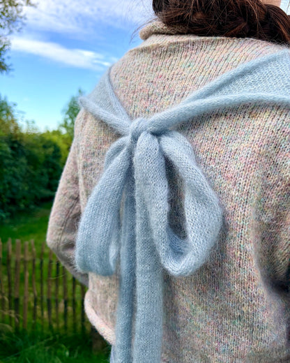The Bow Sweater | Trui met strik van Le Petit Lambswool en Le Petit Silk & Mohair van Biches & Bûches