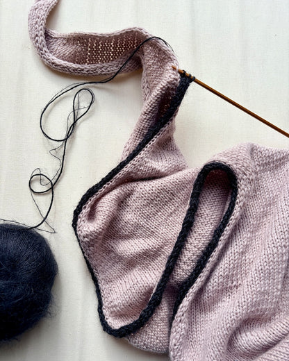Das einfachste Tuch mit kleiner Linie | aus Cheeky Merino Joy von Rosy Green Wool mit Pinta und Mohair Bliss von Pascuali