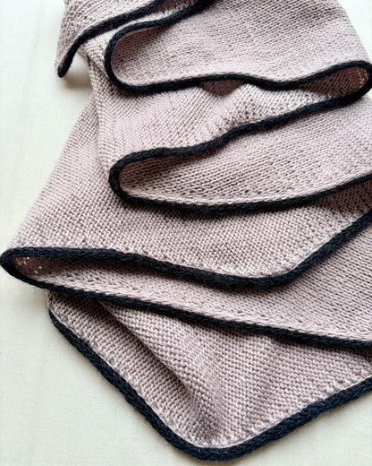 Das einfachste Tuch mit kleiner Linie | aus Cheeky Merino Joy von Rosy Green Wool mit Pinta und Mohair Bliss von Pascuali