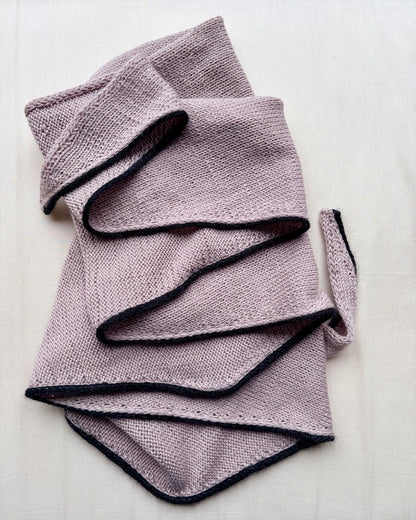 Das einfachste Tuch mit kleiner Linie | aus Cheeky Merino Joy von Rosy Green Wool mit Pinta und Mohair Bliss von Pascuali