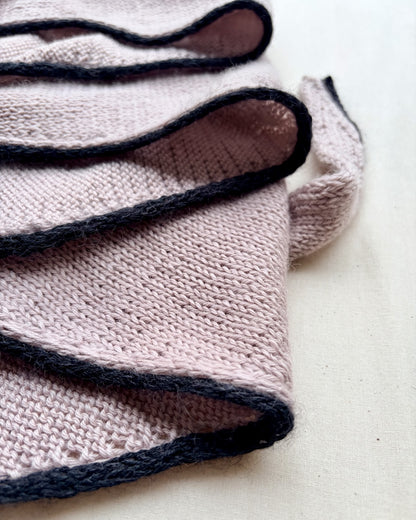 Das einfachste Tuch mit kleiner Linie | aus Cheeky Merino Joy von Rosy Green Wool mit Pinta und Mohair Bliss von Pascuali