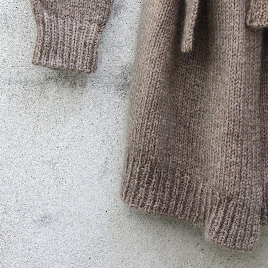 Knitting for Olive Charles Grey Cardigan Detail Bündchen