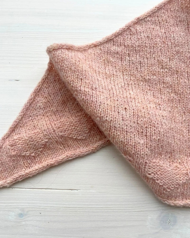 Lille Hjerte Shawl | delicate little hearts from Le Petit Lambswool by Biches & Bûches