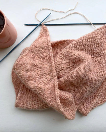 Lille Hjerte Shawl | delicate little hearts from Le Petit Lambswool by Biches & Bûches