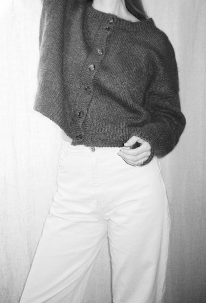 Marlo-cardigan | klassisk og med et silkeblødt fald i Le Petit Organic Cotton og Le Petit Silk & Mohair fra Biches & Bûches