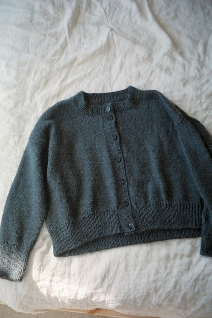 Marlo-cardigan | klassisk og med et silkeblødt fald i Le Petit Organic Cotton og Le Petit Silk & Mohair fra Biches & Bûches