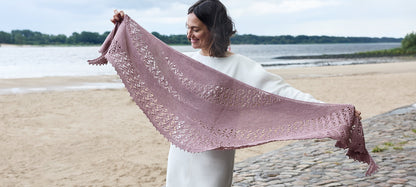 Tuch Play of Light | hulmønster i Cheeky Merino Joy fra Rosy Green Wool
