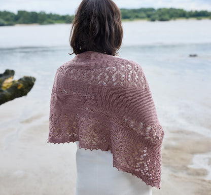 Tuch Play of Light | hulmønster i Cheeky Merino Joy fra Rosy Green Wool