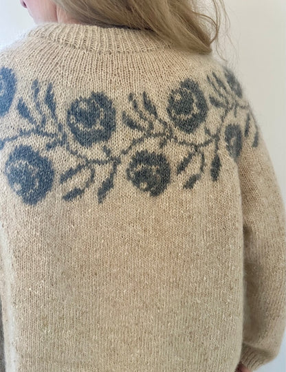 Rosie Yoke Blouse | ikonisches Muster aus Sunday und Tynn Silk Mohair von Sandnes Garn