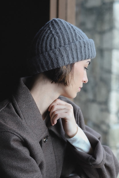 Cappello Jorn | morbido berretto a coste in Far di Woolfolk