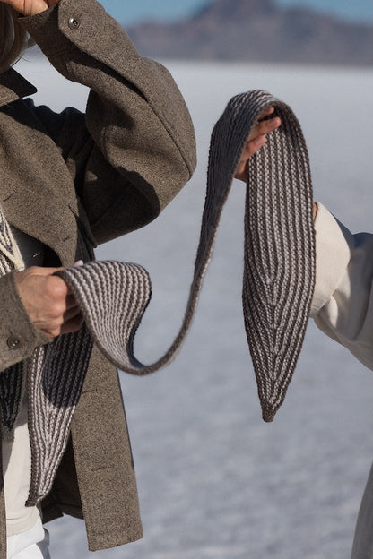 Wendover Scarf | zarte Streifen aus Far von Woolfolk