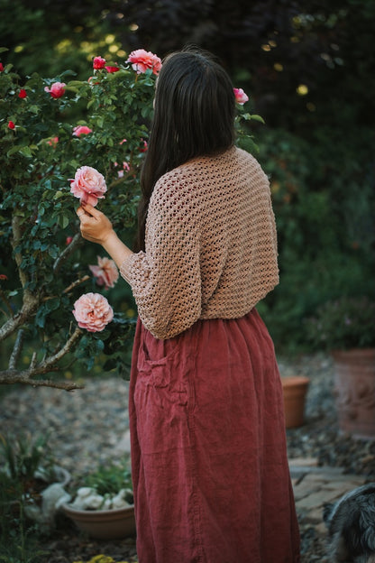 Akina Shrug | zartes Jäckchen aus Line von Sandnes Garn