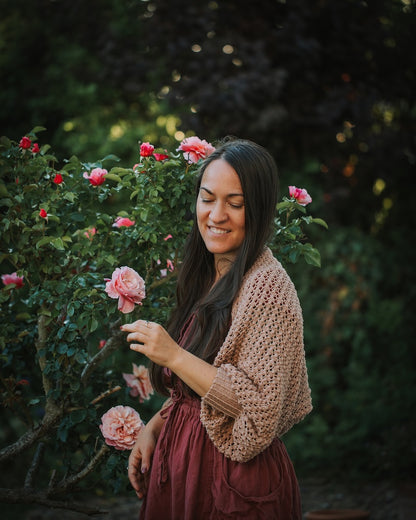 Akina Shrug | zartes Jäckchen aus Line von Sandnes Garn