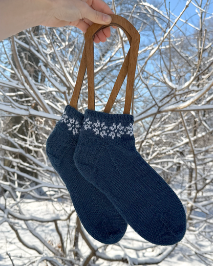 January Socks | snowflake pattern from Sisu by Sandnes Garn with free instructions