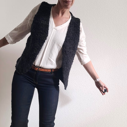 Ani Knits Weste Bommel mit Teddy Dear von Gepard Garn 3
