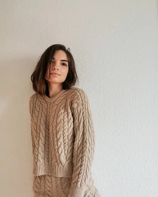 Ann-Kathrin Stoll Cozy Cable Sweater mit Ecopuno und Setasuri von Lana Grossa 1