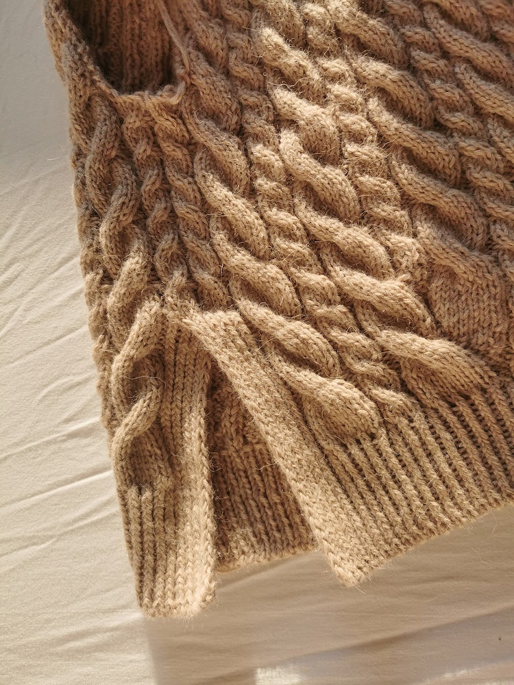 Ann-Kathrin Stoll Cozy Cable Sweater mit Ecopuno und Setasuri von Lana Grossa 5