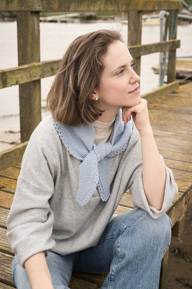 Mosse Mini Scarf | super easy mini scarf made from Alva Cashmere Revive by BC Garn