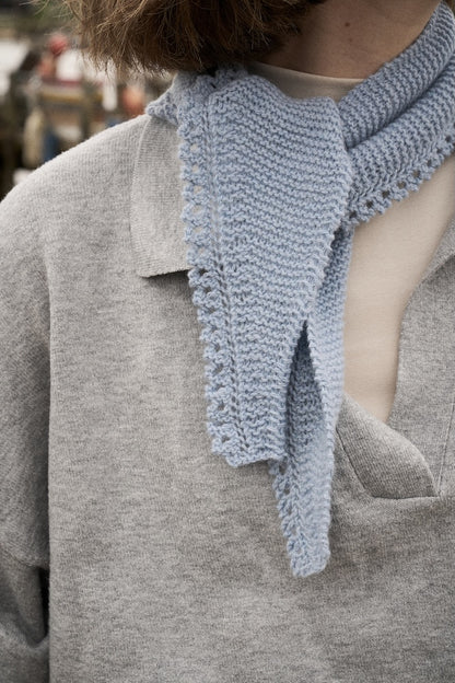 Mosse Mini Scarf | super easy mini scarf made from Alva Cashmere Revive by BC Garn