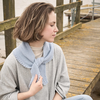 Mosse Mini Scarf | super easy mini scarf made from Alva Cashmere Revive by BC Garn