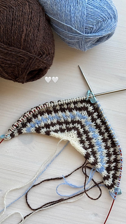 Isla Shawl | charming shawl made from Le Petit Lambswool by Biches & Bûches