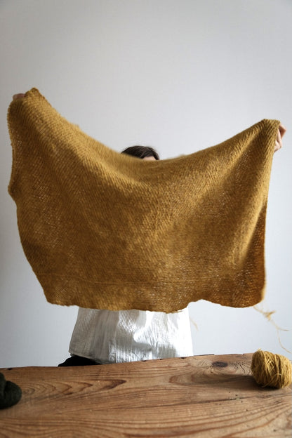 Shawl No. 62 | delicate herringbone pattern made from Le Petit Lambswool by Biches & Bûches