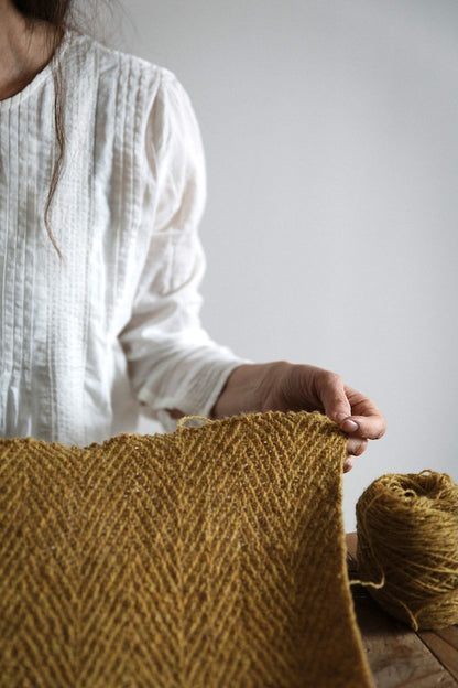 Shawl No. 62 | delicate herringbone pattern made from Le Petit Lambswool by Biches & Bûches