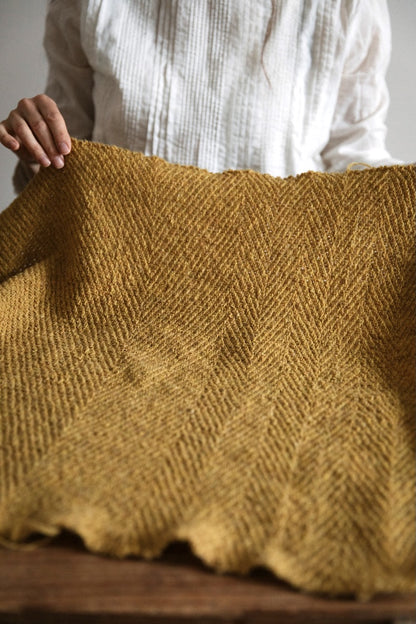 Shawl No. 62 | delicate herringbone pattern made from Le Petit Lambswool by Biches & Bûches