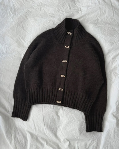 Hannah Jacket | Basic Jacke aus Atlas von Sandnes Garn