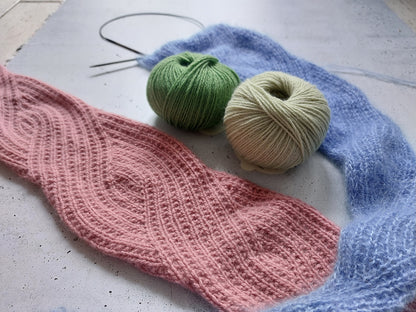 Ragna Shawl | Simple pattern made from Classic Cashmere by Cardiff