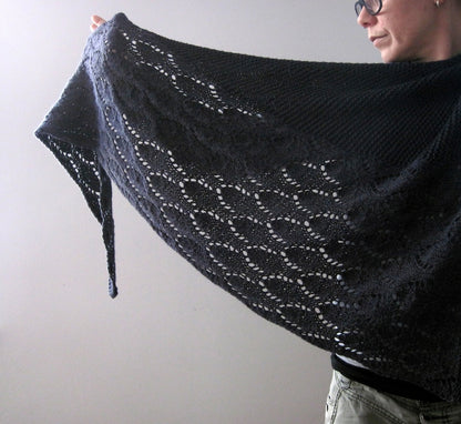 Ainu | neformāla, gaisīga šalle no Big Merino Hug dzijas, ko ražo Rosy Green Wool