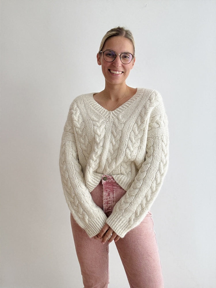 James Sweater V-Neck | oversized cable pattern from Aino and Edith by Novita