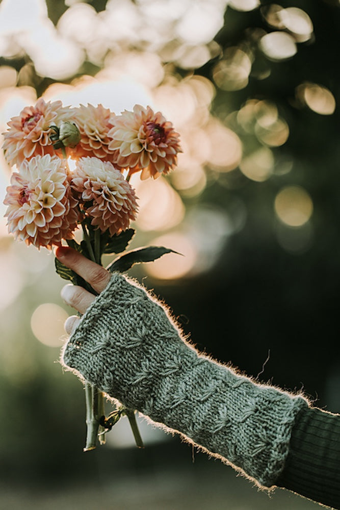 Kleinigkeitenliebe Handstulpen Wiesenblume mit Alpaca Fino von Pascuali 3