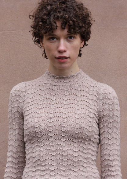 Barbroe Bluse | feminines Spitzenmuster aus feinem Merino von Knitting for Olive