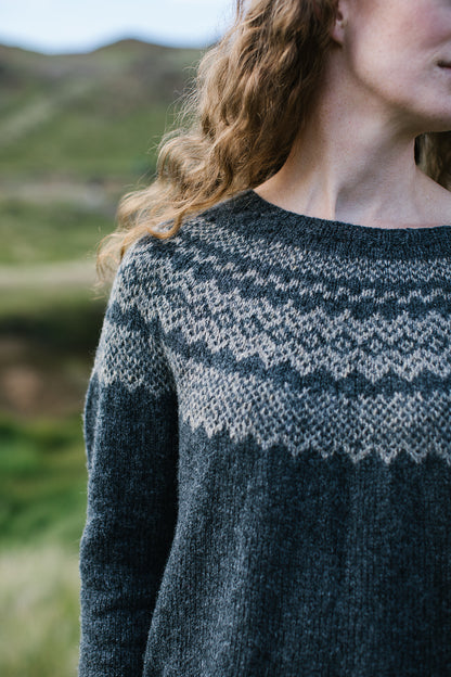 Afterparty Sweater | sart norsk sweater i Le Petit Lambswool fra Biches & Bûches