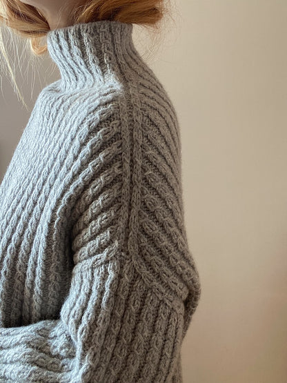 Maglione n. 19 | oversize con motivo a trecce in Merino pesante di Knitting for Olive